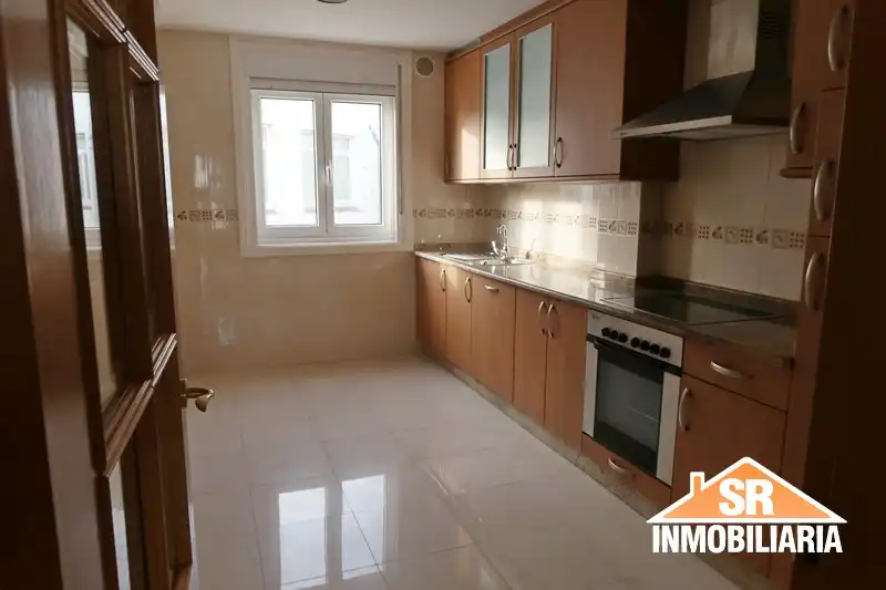 Cocina de Piso de alquiler en A Coruña Capital  con Calefacción, Parquet y Horno