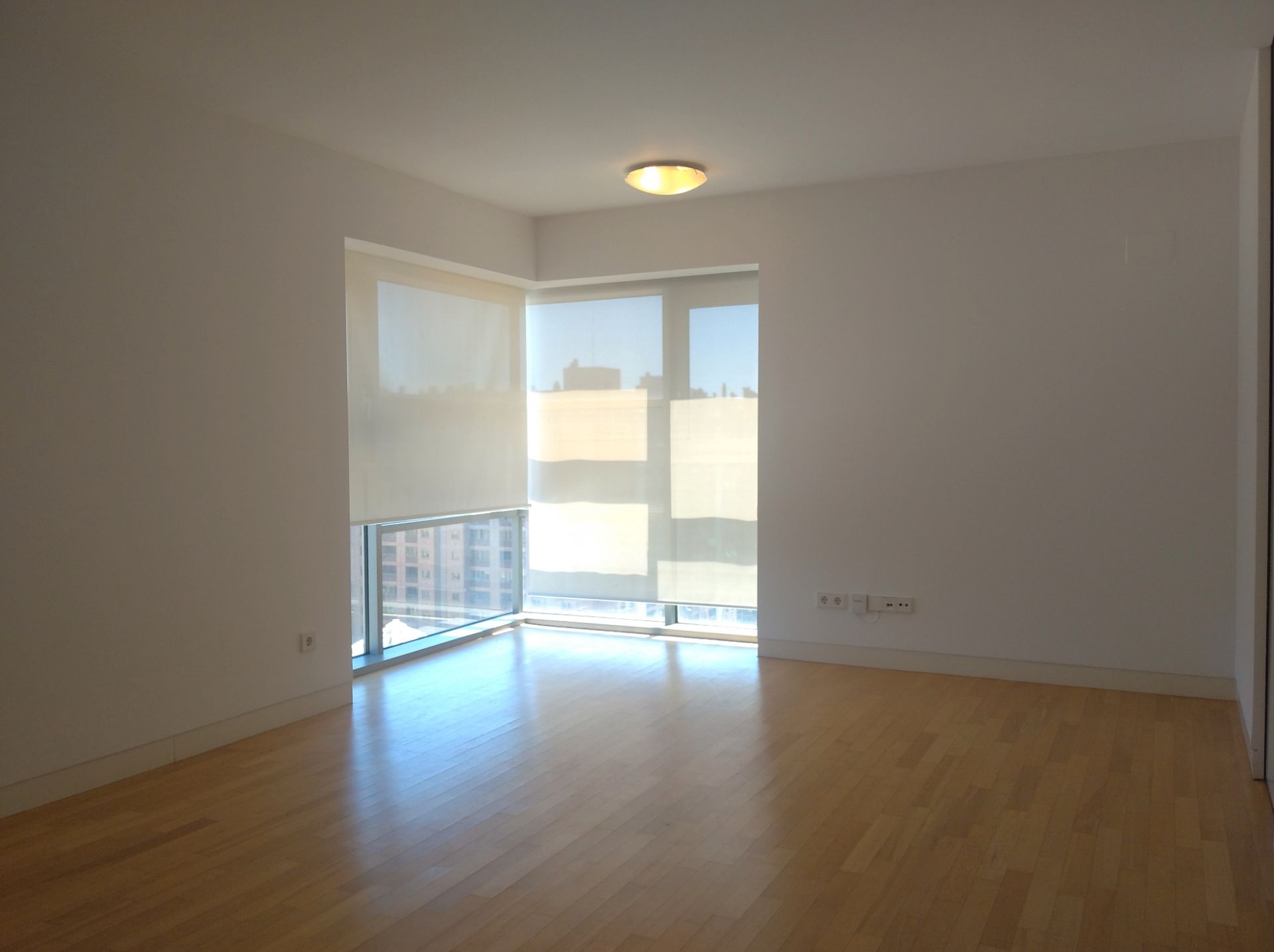 Sala d'estar de Pis de lloguer en  Zaragoza Capital amb Aire condicionat, Parquet i Traster