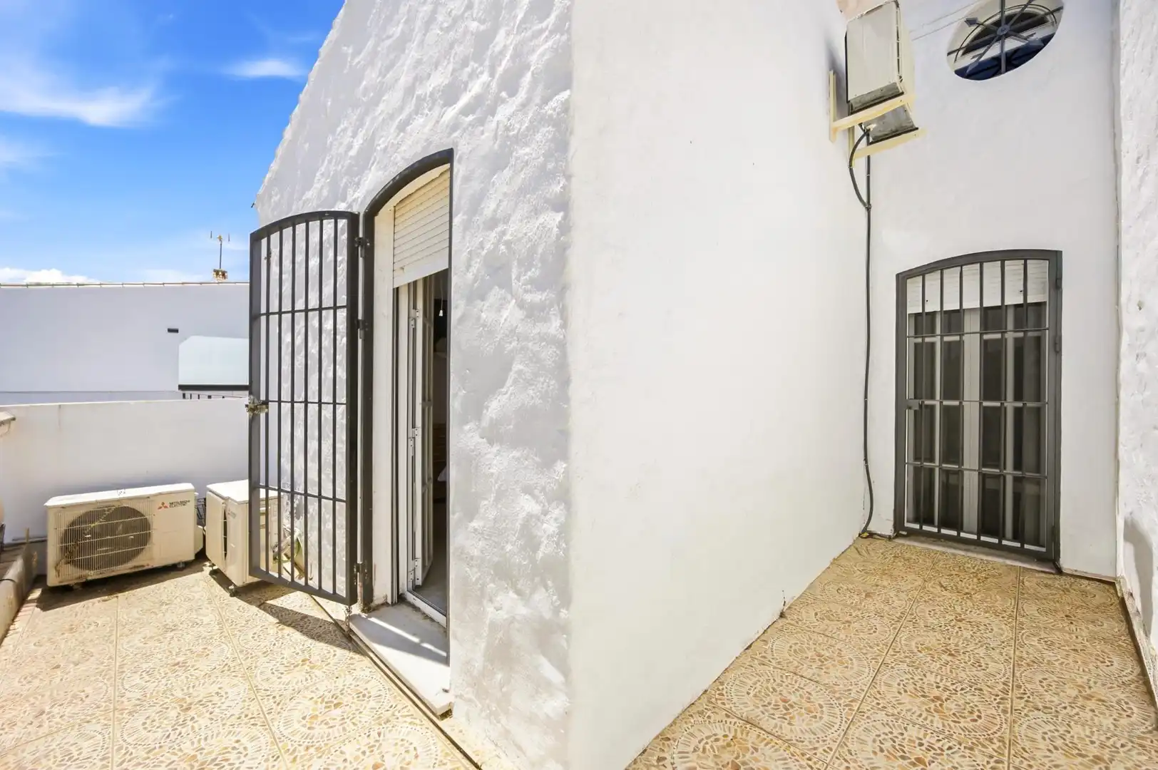 Vista exterior de Casa o chalet en venta en Chiclana de la Frontera con Aire acondicionado, Calefacción y Jardín privado