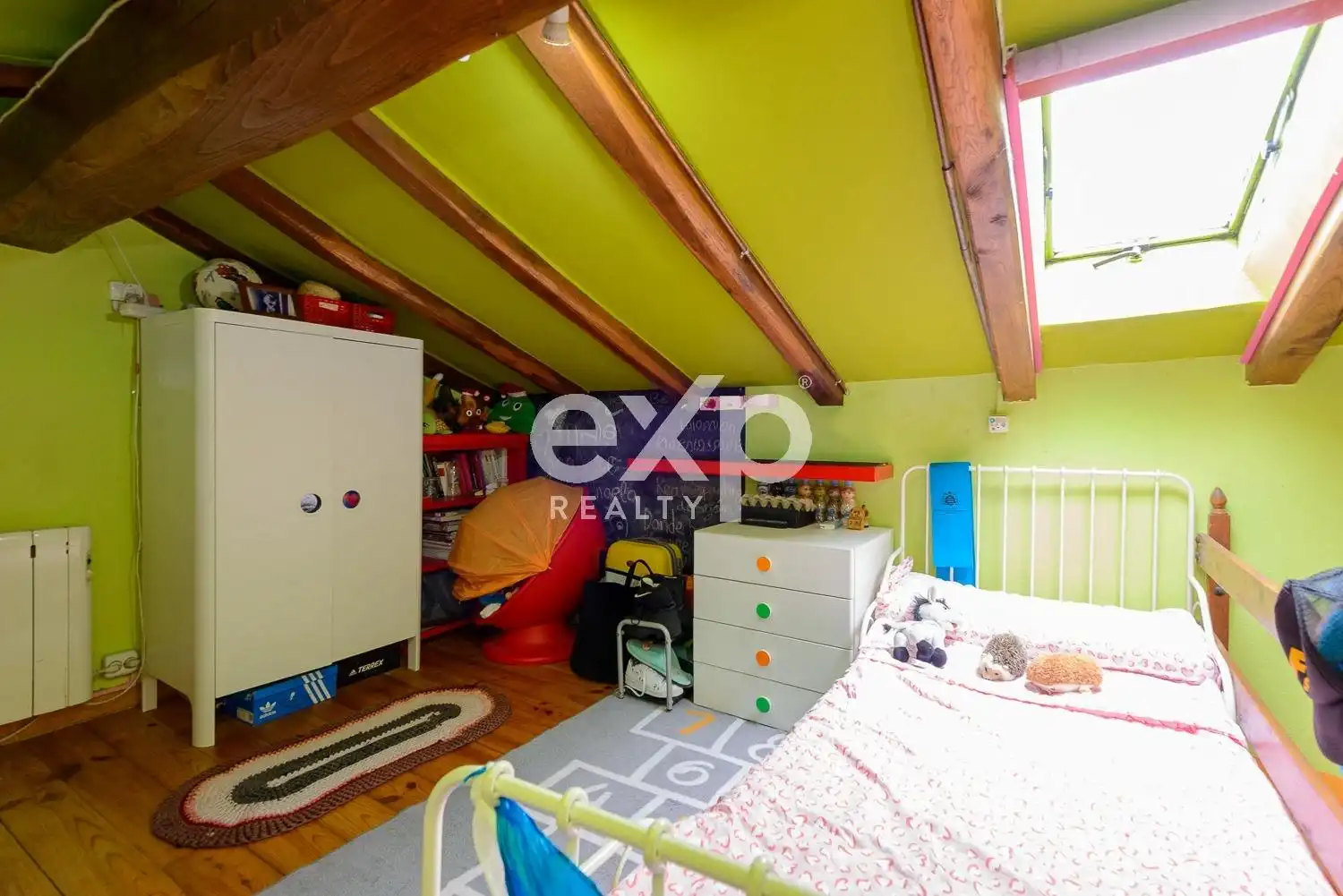 Dormitori de Casa o xalet en venda en Lena amb Calefacció, Jardí privat i Terrassa