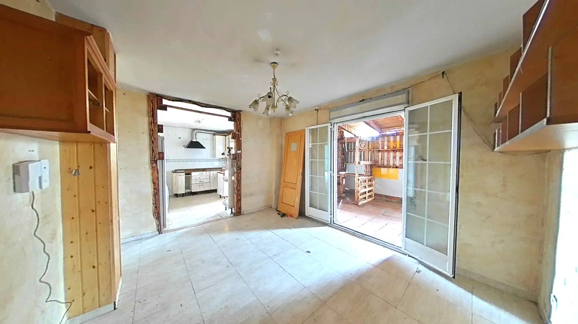 Esszimmer von Einfamilien-Reihenhaus zum Verkauf in Quer mit Terrasse