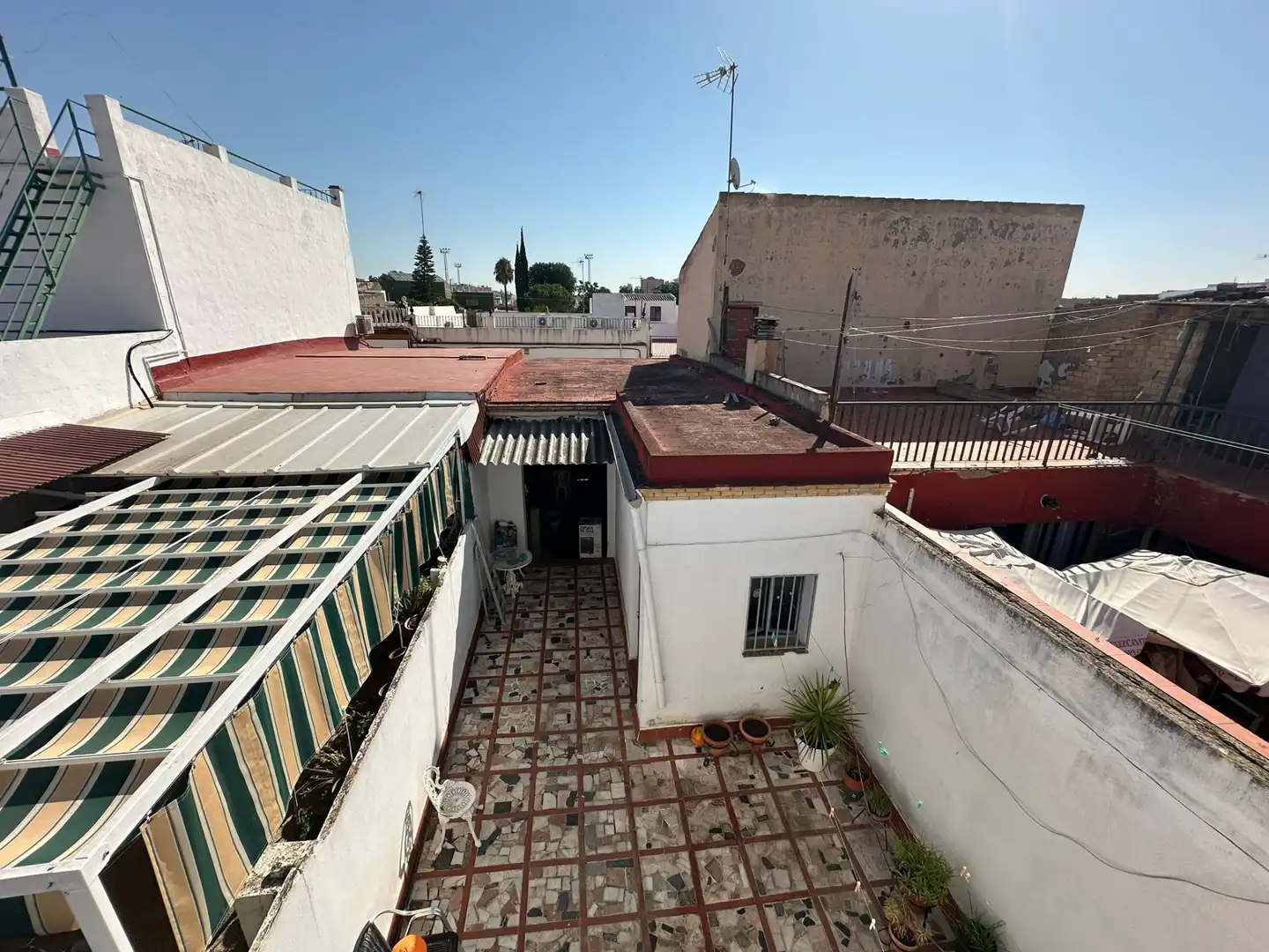 Vista exterior de Casa o chalet en venta en Bormujos con Trastero