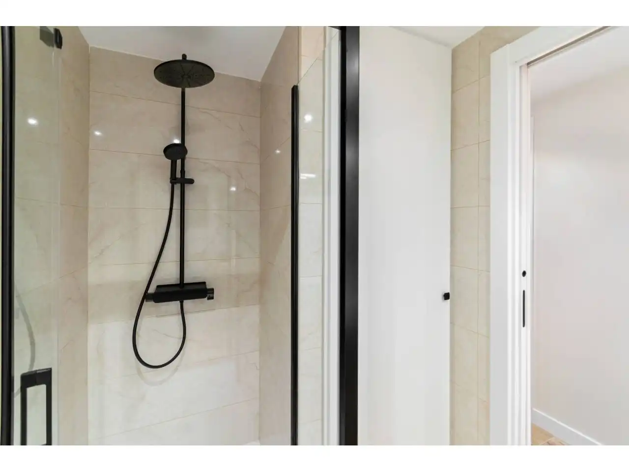 Bathroom of Flat for sale in Barcelona  with Air Conditioner, Heating and Furnished