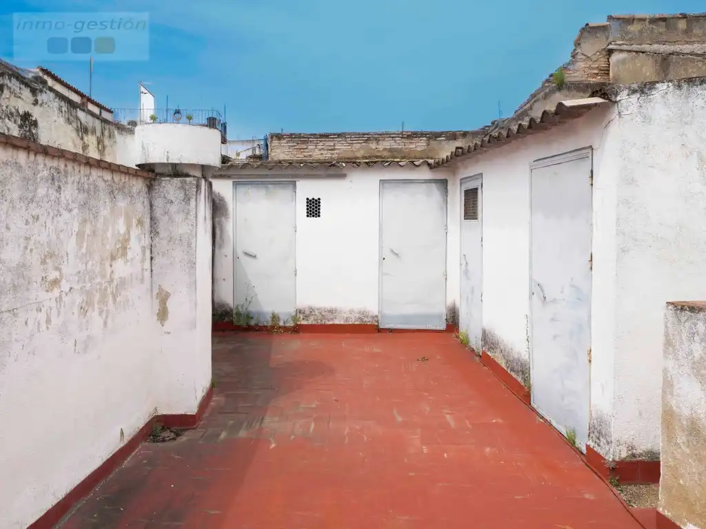 Vista exterior de Edifici en venda en Córdoba