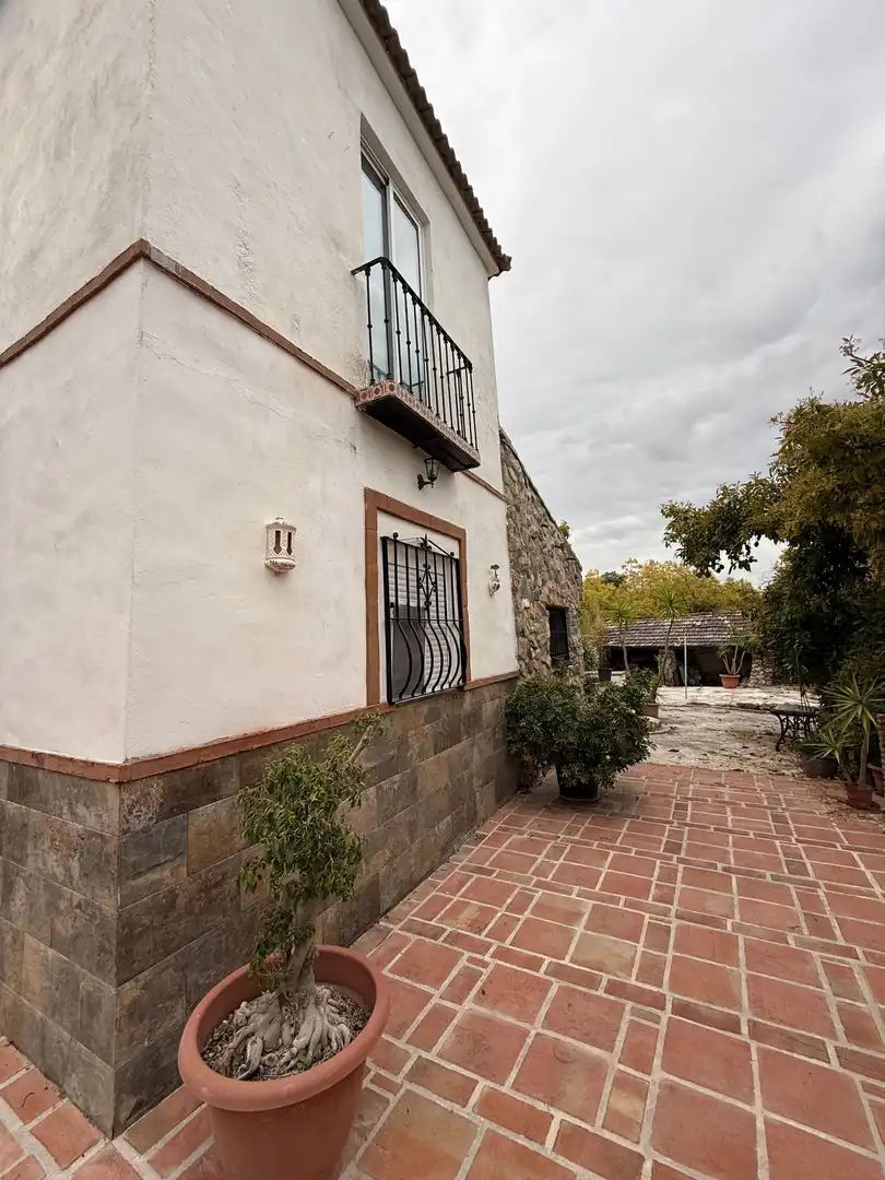 Vista exterior de Finca rústica en venta en Coín con Aire acondicionado, Calefacción y Jardín privado