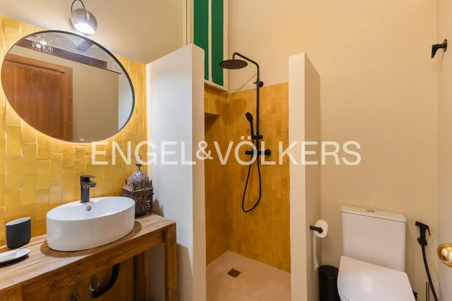 Badezimmer von Wohnung zur Miete in Valencia mit Heizung und Balkon