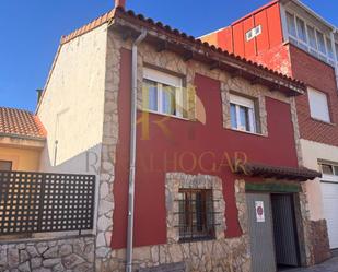 Exterior view of House or chalet for sale in Valverde de la Virgen  with Heating, Furnished and Oven