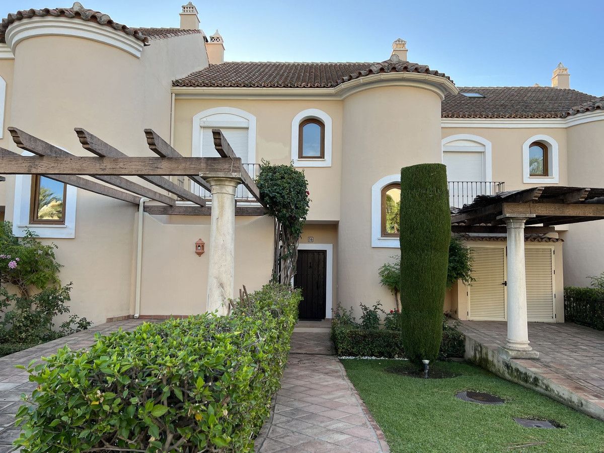 Exterior view of Single-family semi-detached for sale in Estepona  with Air Conditioner, Private garden and Terrace