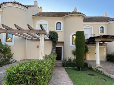 Casa a schiera con balcone in vendita a Benamara - Atalaya
