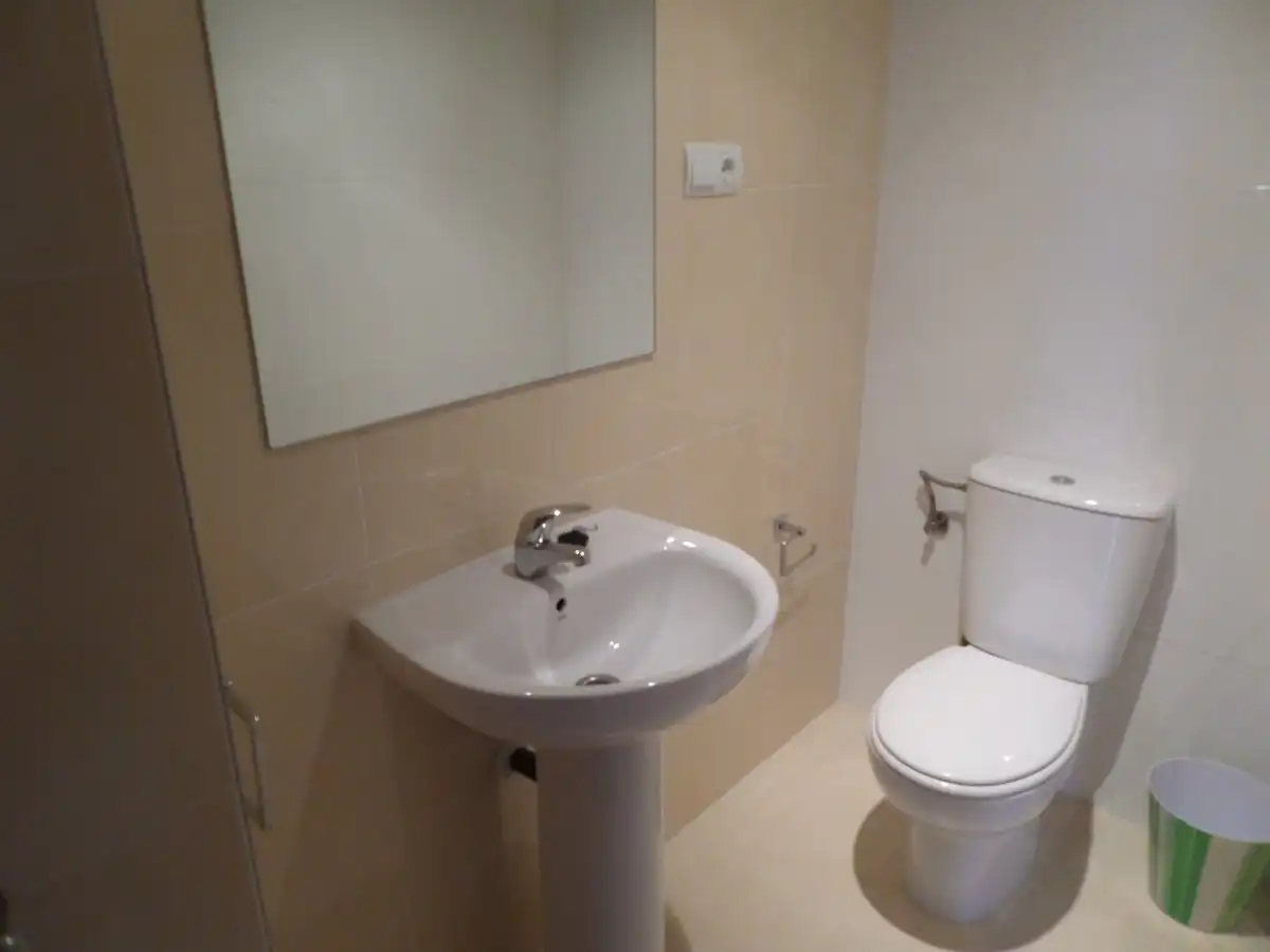 Baño de Casa adosada en venta en Tudela de Duero con Calefacción y Jardín privado