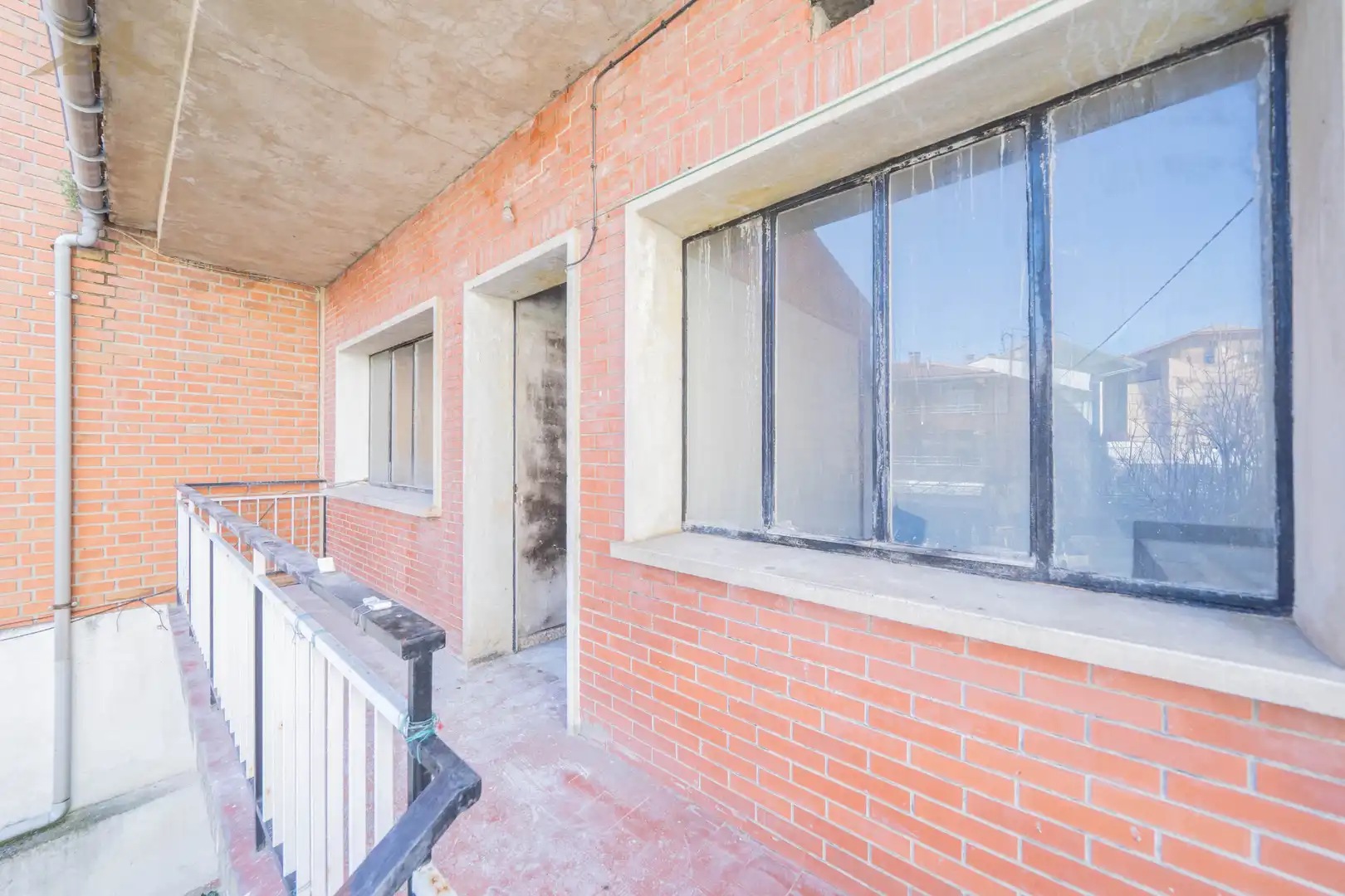 Vista exterior de Casa o xalet en venda en Manzanares El Real amb Traster, Moblat i Balcó