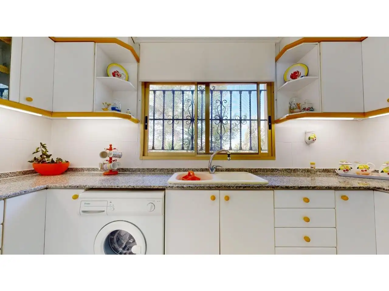 Cocina de Casa o chalet en venta en Llíria con Jardín privado, Terraza y Piscina