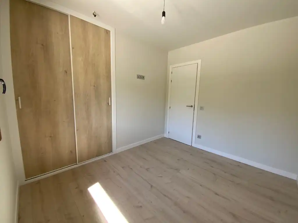 Dormitori de Apartament en venda en Benasque amb Terrassa