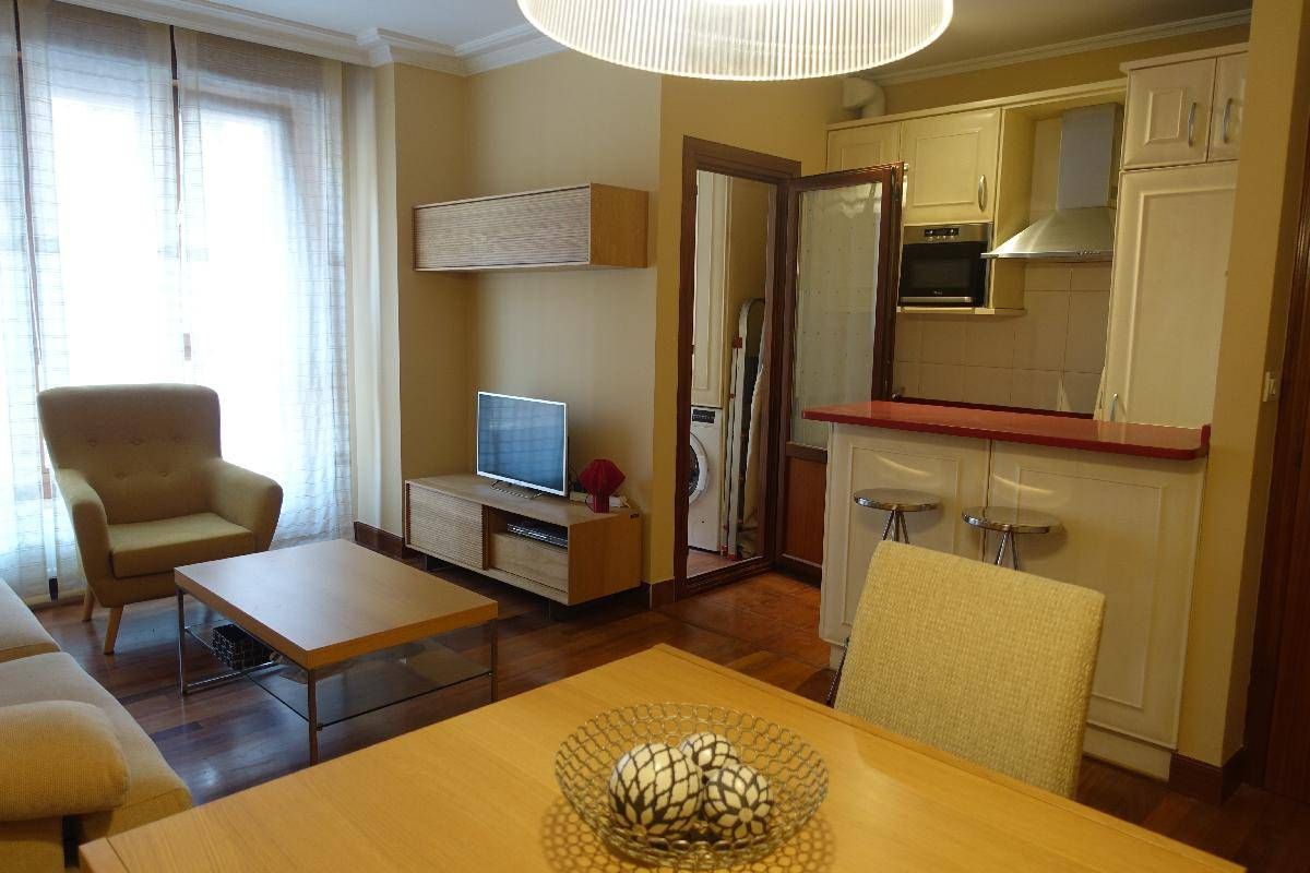 Sala d'estar de Pis en venda en Bilbao  amb Calefacció i Traster