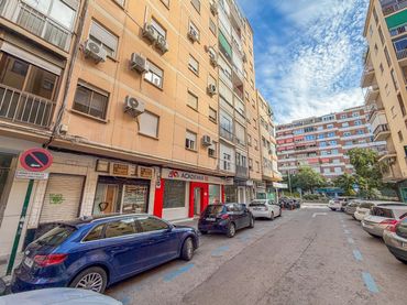 Piso con balcón en venta en Calle Angel Barrios 4