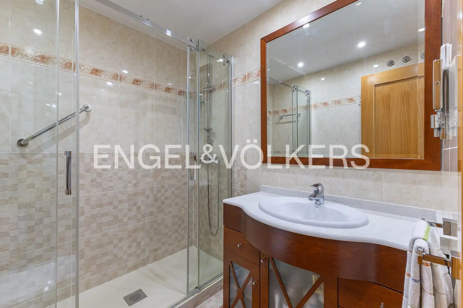 Bathroom of Attic for sale in Pozuelo de Alarcón  with Air Conditioner, Heating and Balcony