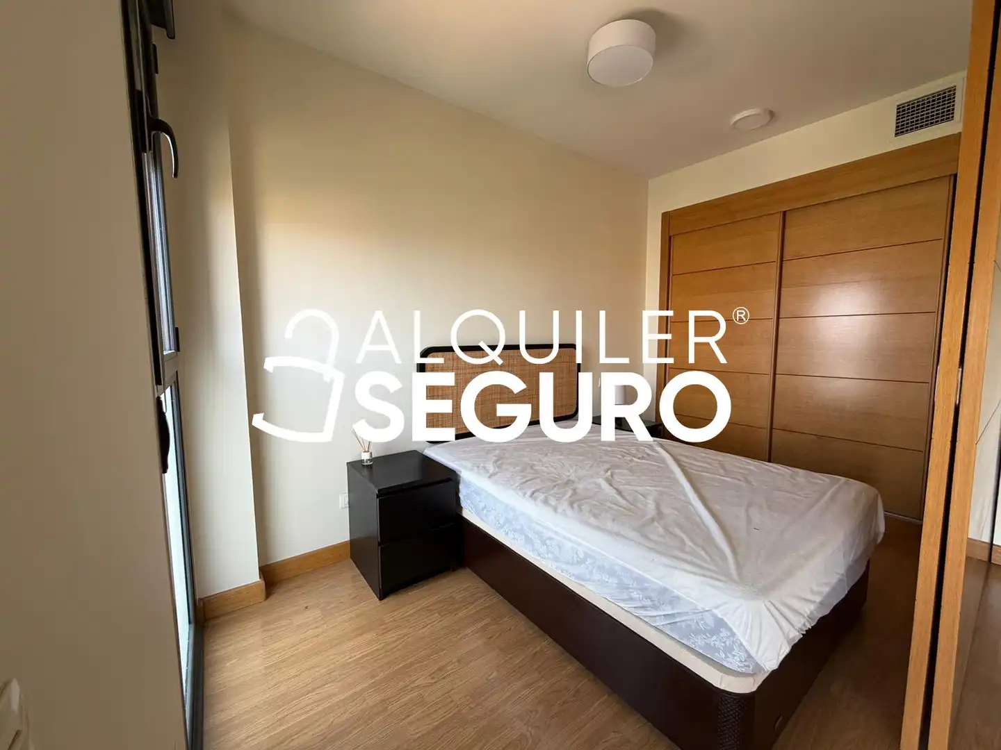 Habitación de Loft de alquiler en Madrid con Aire acondicionado, Calefacción y Trastero