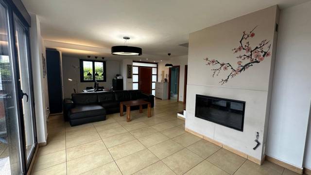 Casa-chalet en Venta en Elburgo / Burgelu