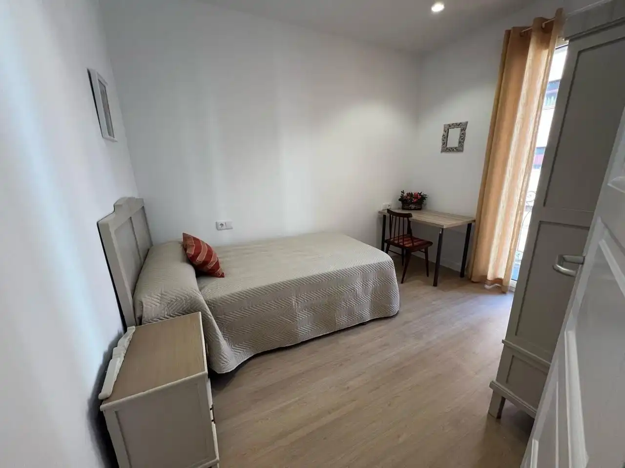 Habitación de Piso para compartir en Ourense Capital  con Calefacción, Amueblado y Balcón
