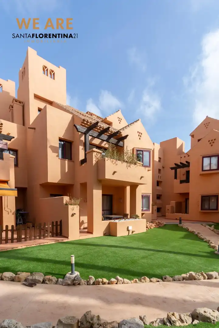 Vista exterior de Àtic en venda en Los Alcázares amb Aire condicionat, Jardí privat i Terrassa