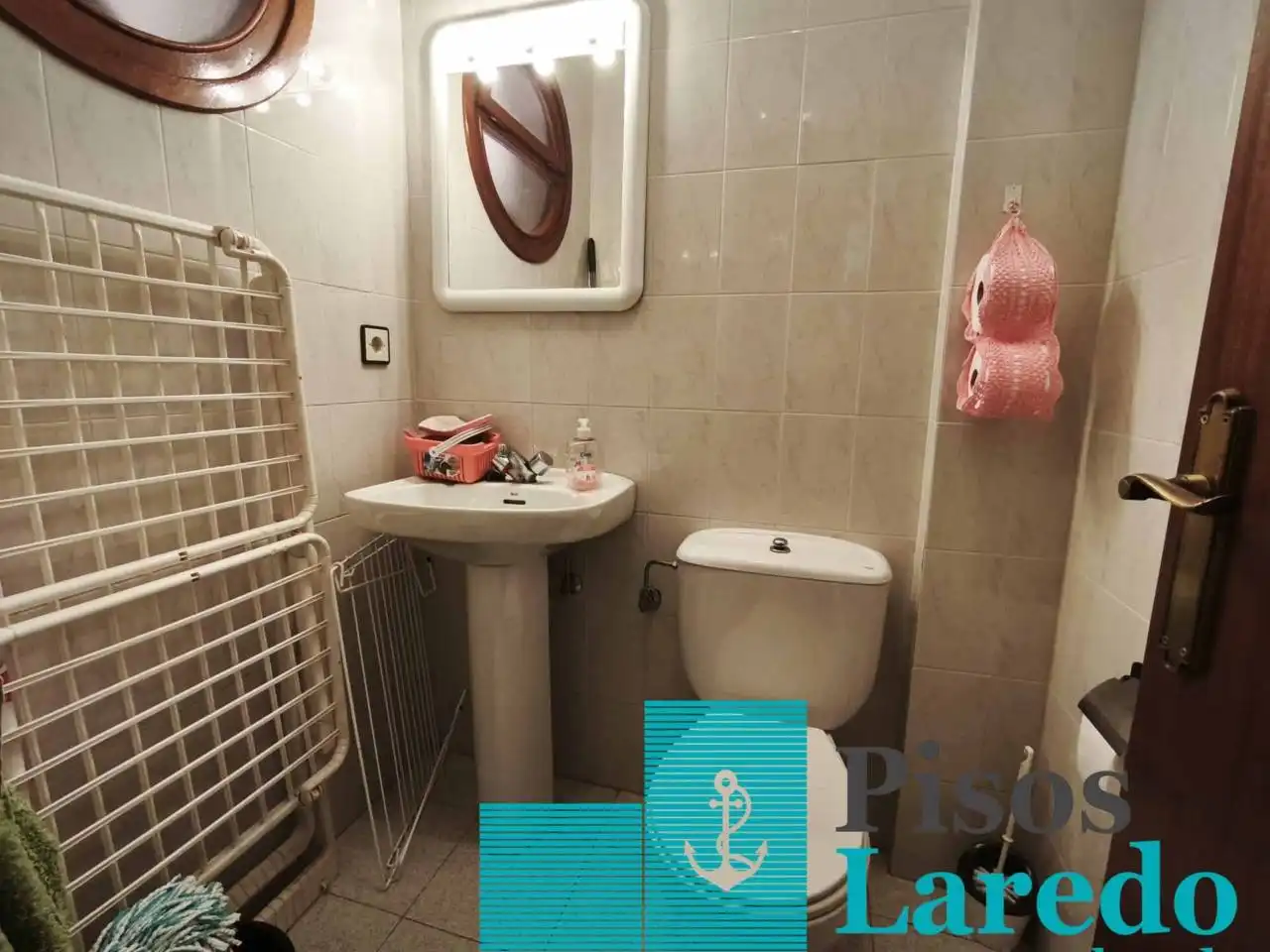 Bany de Casa adosada en venda en Laredo amb Calefacció, Jardí privat i Parquet