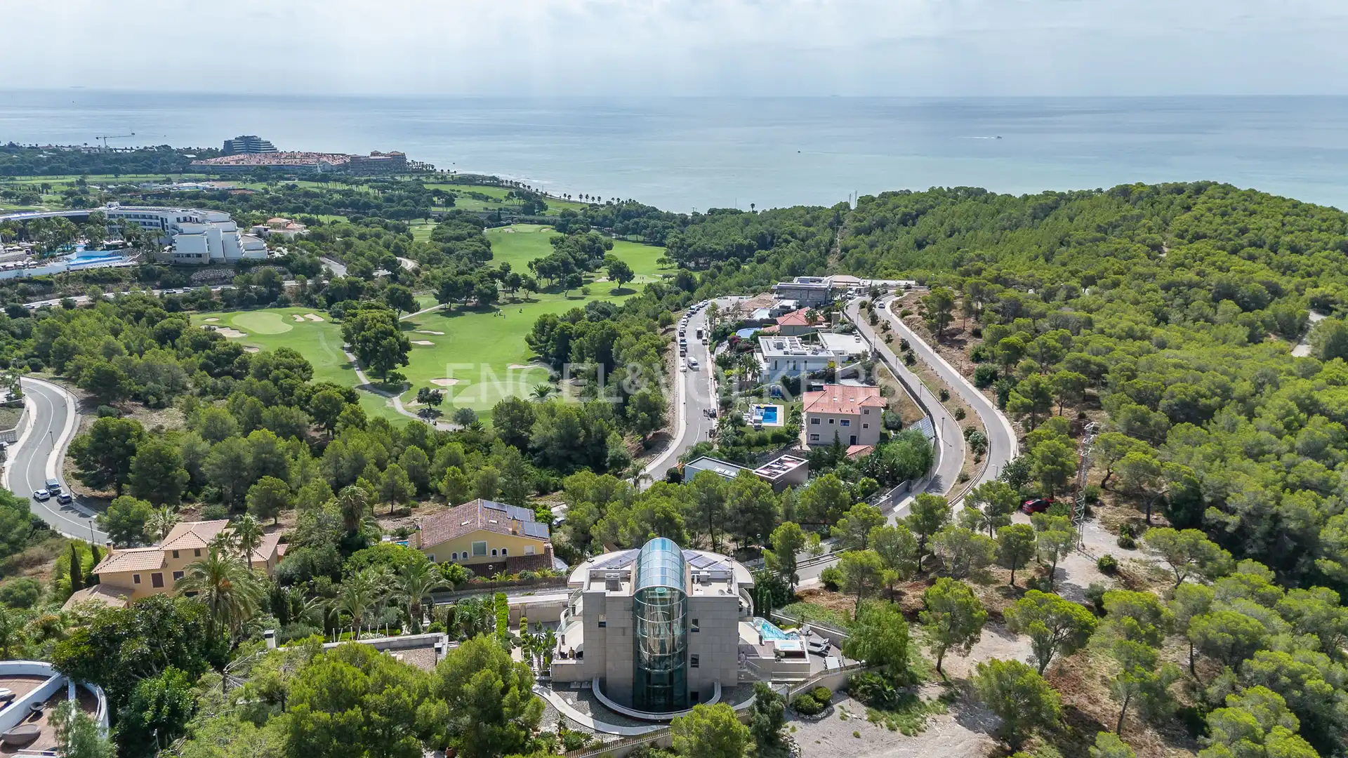 Vista exterior de Casa o xalet en venda en Sitges amb Aire condicionat, Calefacció i Jardí privat