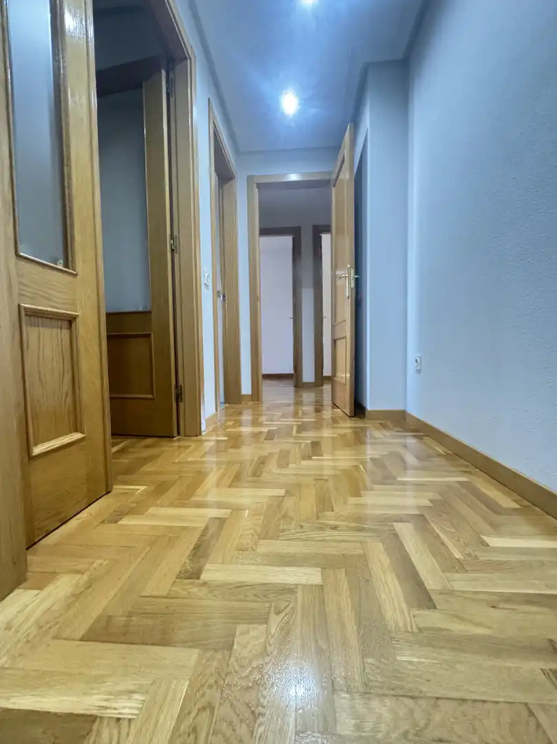 Piso en venta en Avilés con Calefacción, Parquet y Terraza