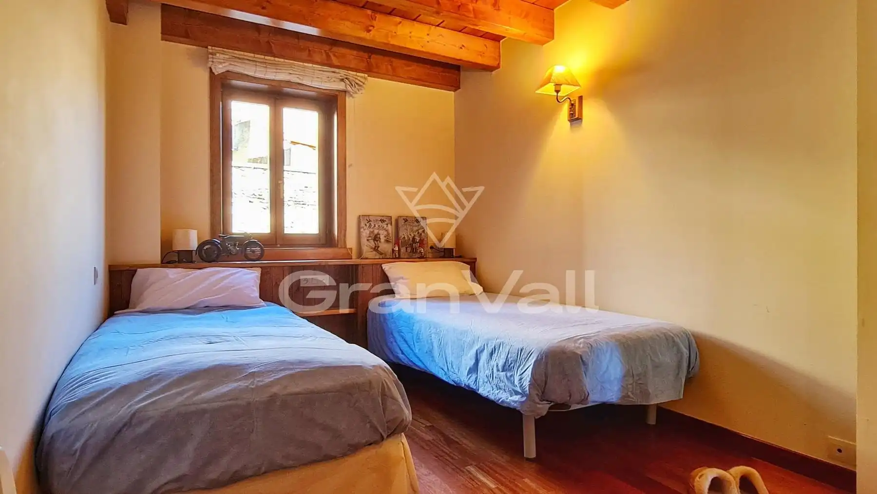 Schlafzimmer von Einfamilien-Reihenhaus zum Verkauf in Osséja mit Heizung, Parkett und Terrasse