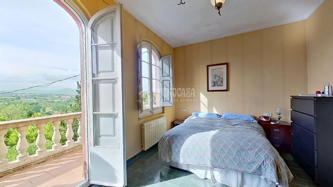 Dormitori de Casa o xalet en venda en Cerdanyola del Vallès amb Calefacció, Jardí privat i Terrassa