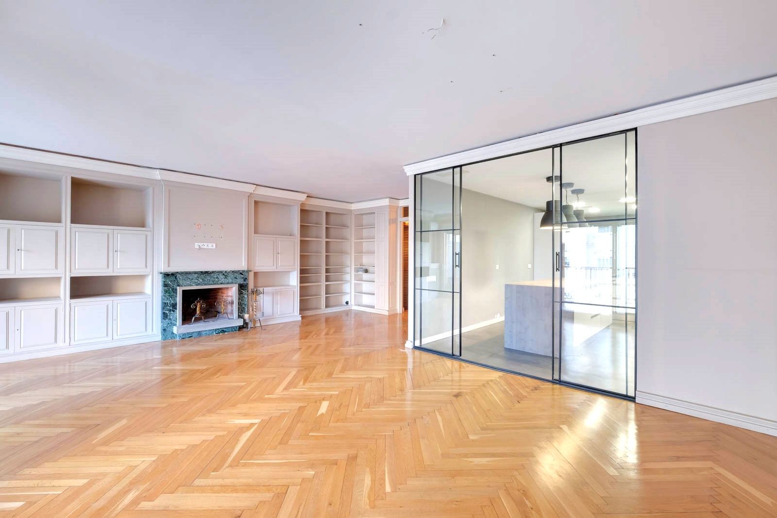 Living room of Flat for sale in  Barcelona Capital  with Air Conditioner, Parquet flooring and Terrace