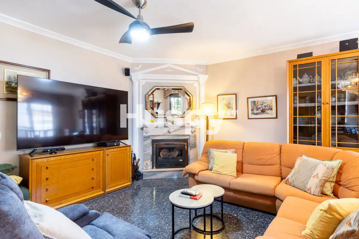 Casa pareada con balcón en venta en Carrer de Sedaví