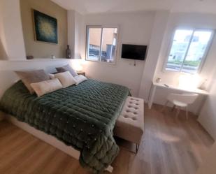 Dormitori de Pis de lloguer en Sitges amb Aire condicionat, Calefacció i Balcó