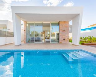 Piscina de Casa o xalet en venda en Torrevieja amb Aire condicionat, Jardí privat i Terrassa