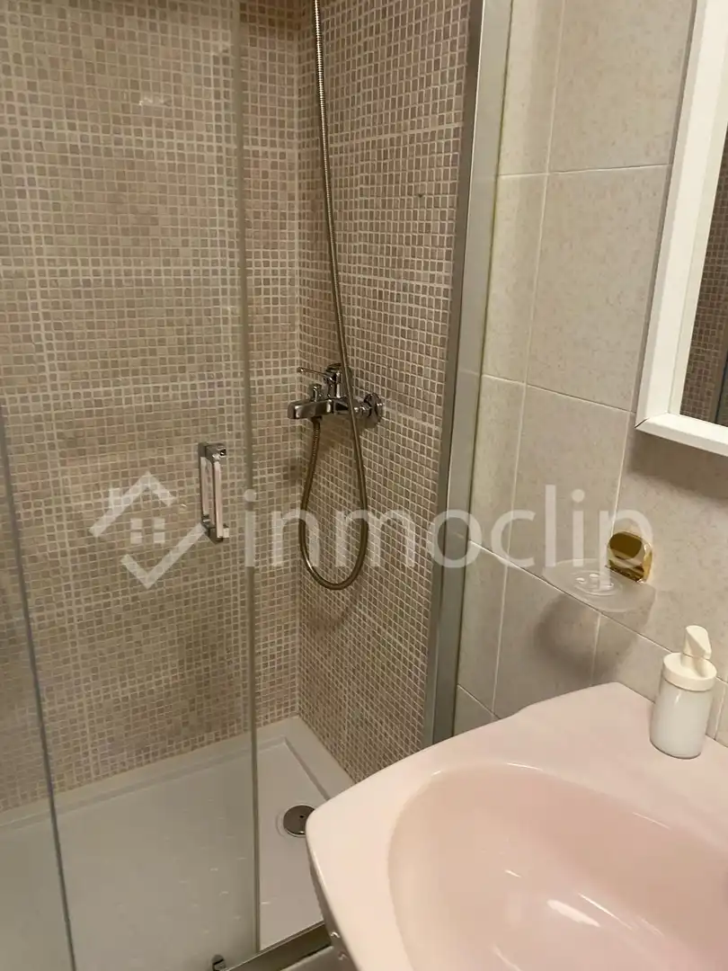 Bathroom of Flat for share in Salamanca  with Heating and Furnished
