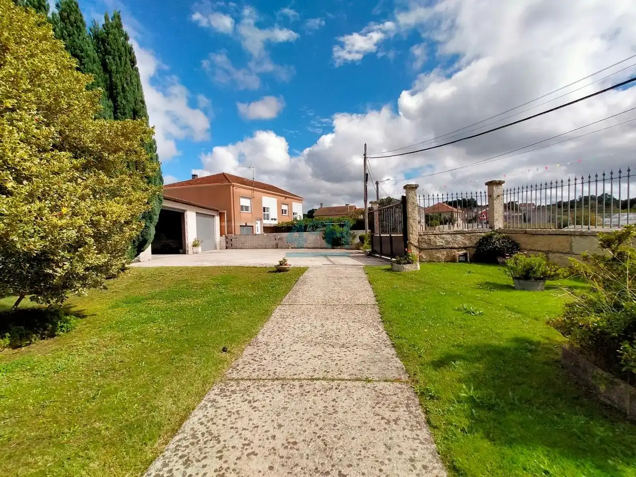 Vista exterior de Casa o chalet en venta en Amoeiro con Calefacción, Jardín privado y Terraza