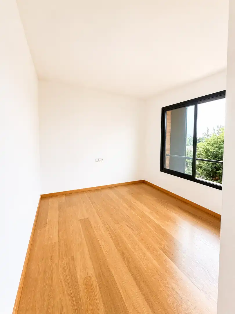 Dormitori de Casa adosada en venda en Girona amb Calefacció i Terrassa