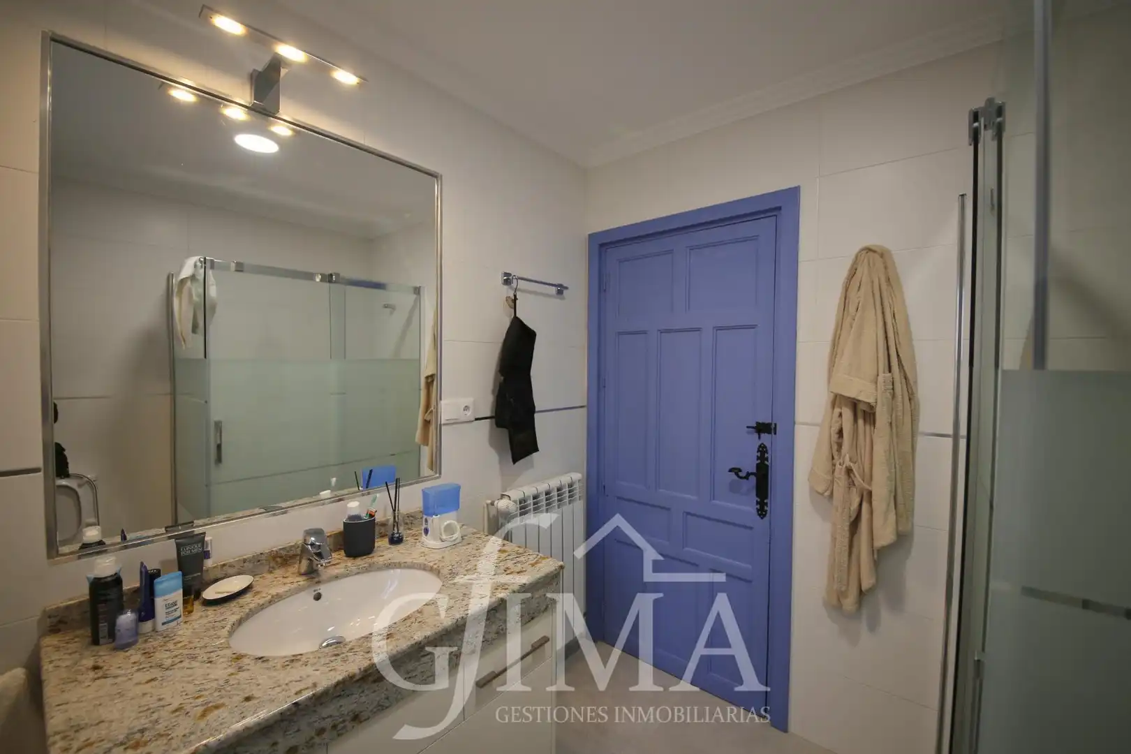 Bathroom of Houses for sale in Argamasilla de Alba  with Air Conditioner, Heating and Terrace