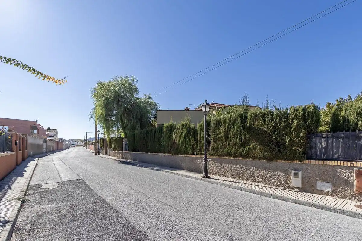Vista exterior de Casa o xalet en venda en Las Gabias amb Calefacció, Jardí privat i Terrassa