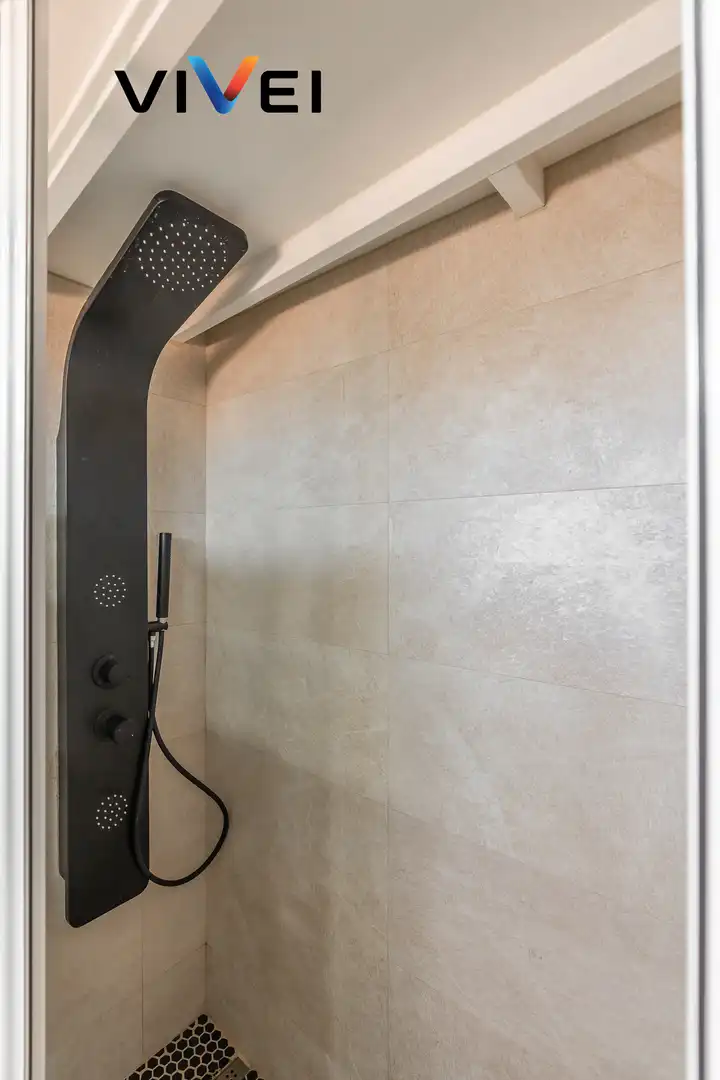Baño de Ático en venta en Madrid con Calefacción y Terraza