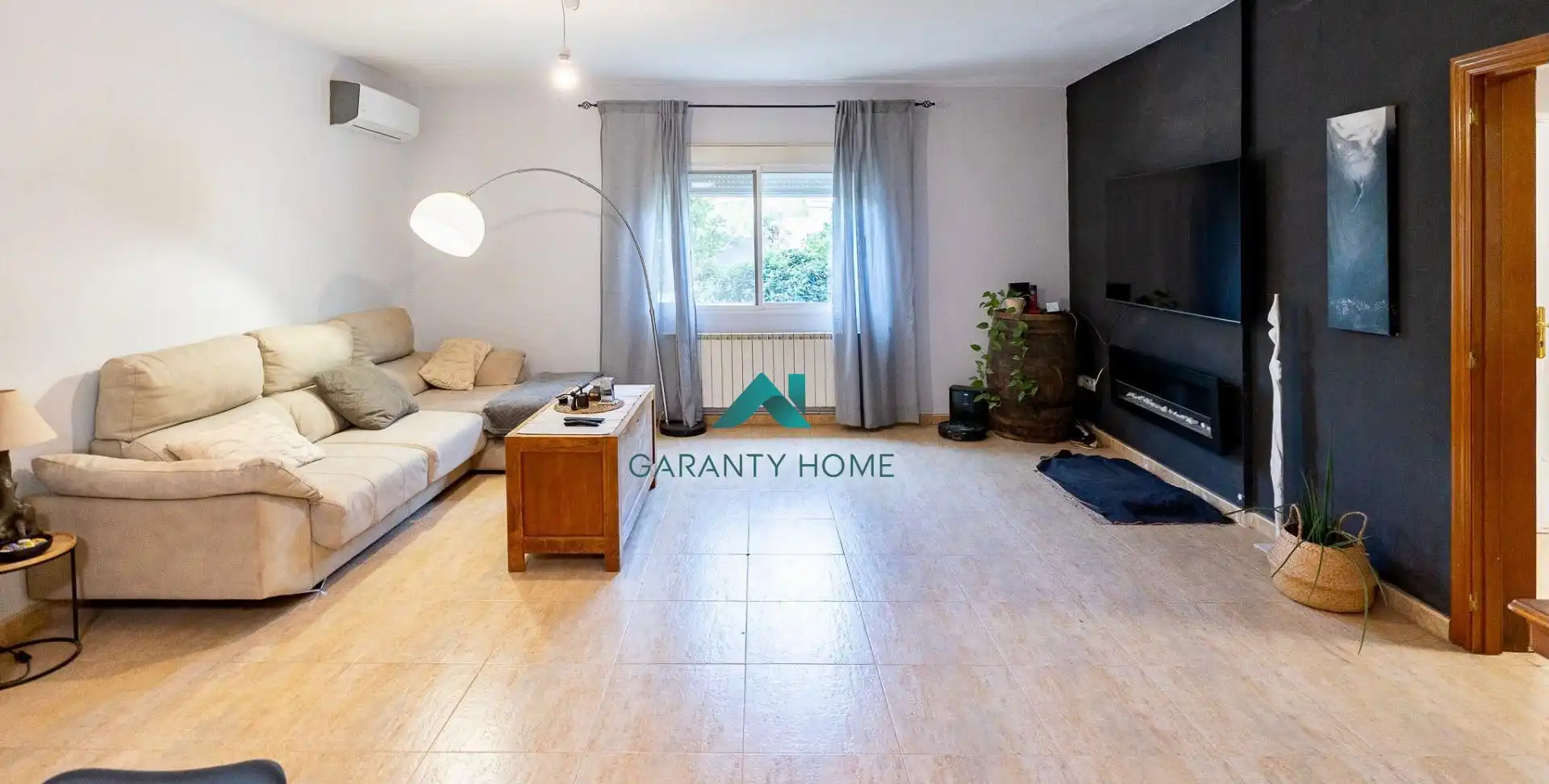 Sala d'estar de Casa o xalet en venda en Serra amb Aire condicionat, Calefacció i Jardí privat