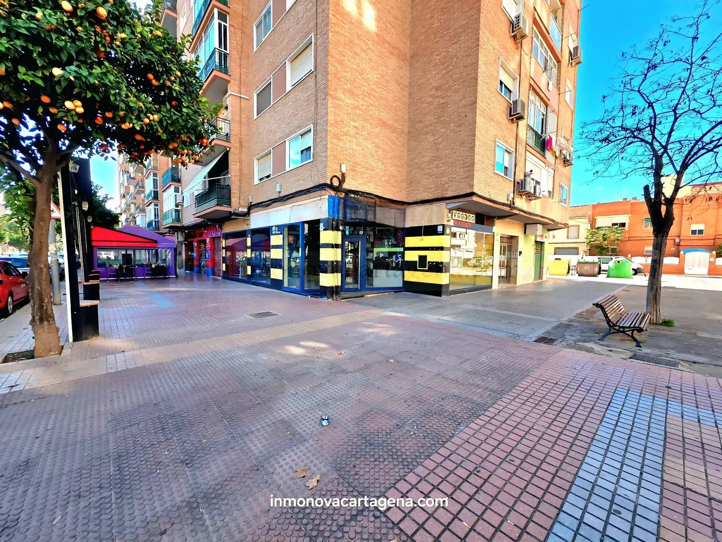Local comercial de lloguer a Calle Carmen Conde