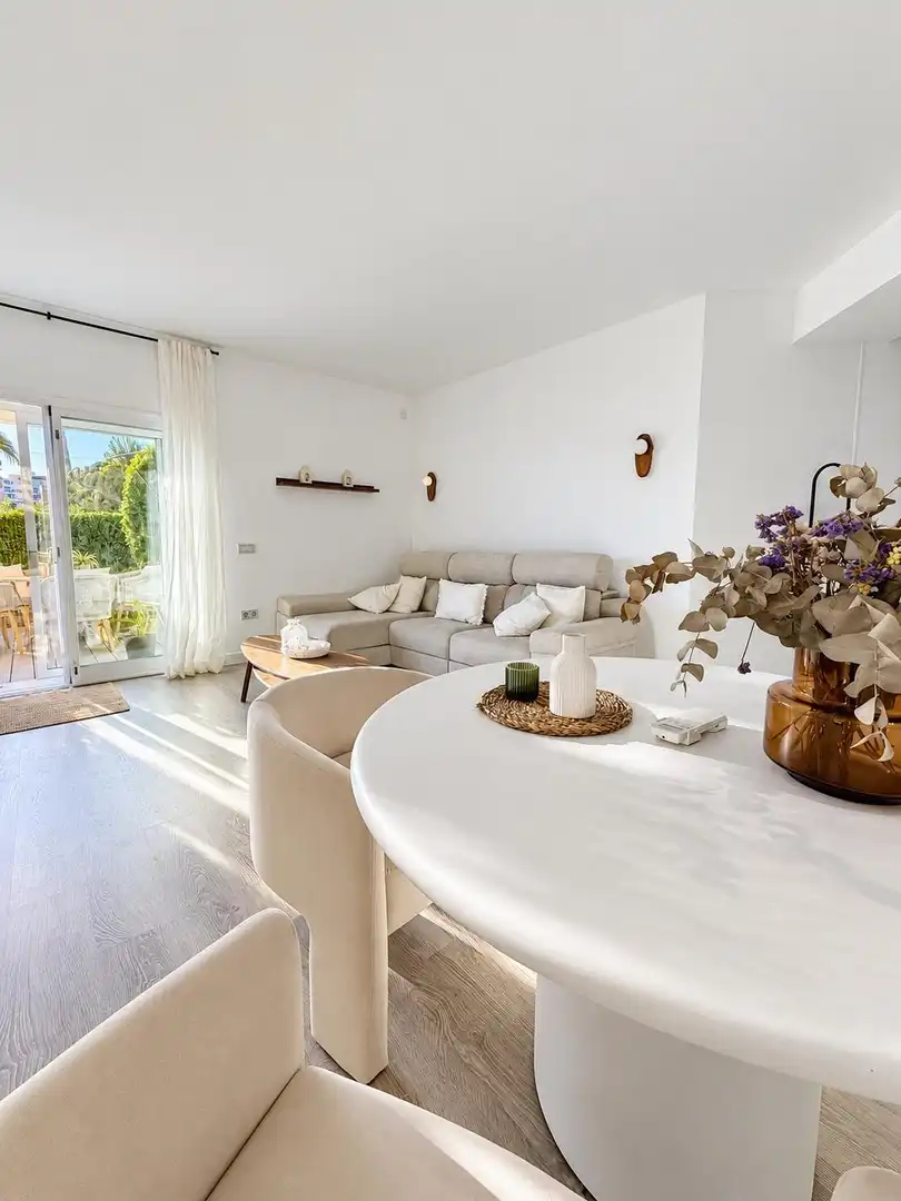 Sala de estar de Piso en venta en Fuengirola con Aire acondicionado, Jardín privado y Terraza
