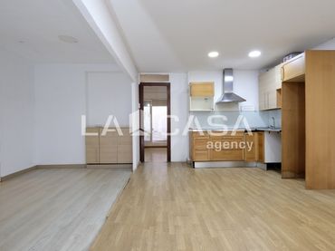 Baixos en venda a Carrer Mare de Déu de les Neus