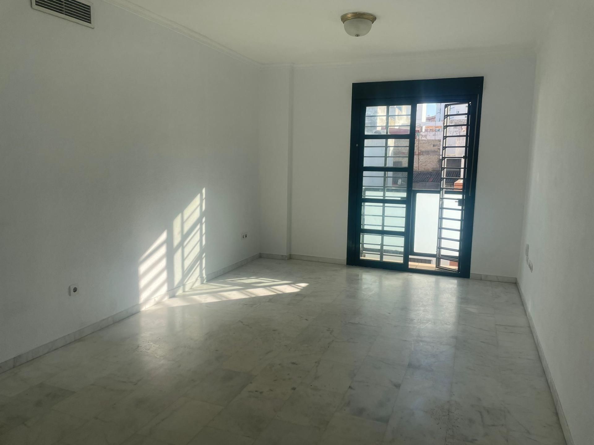 Exterior view of Flat for sale in  Sevilla Capital  with Private garden and Storage room