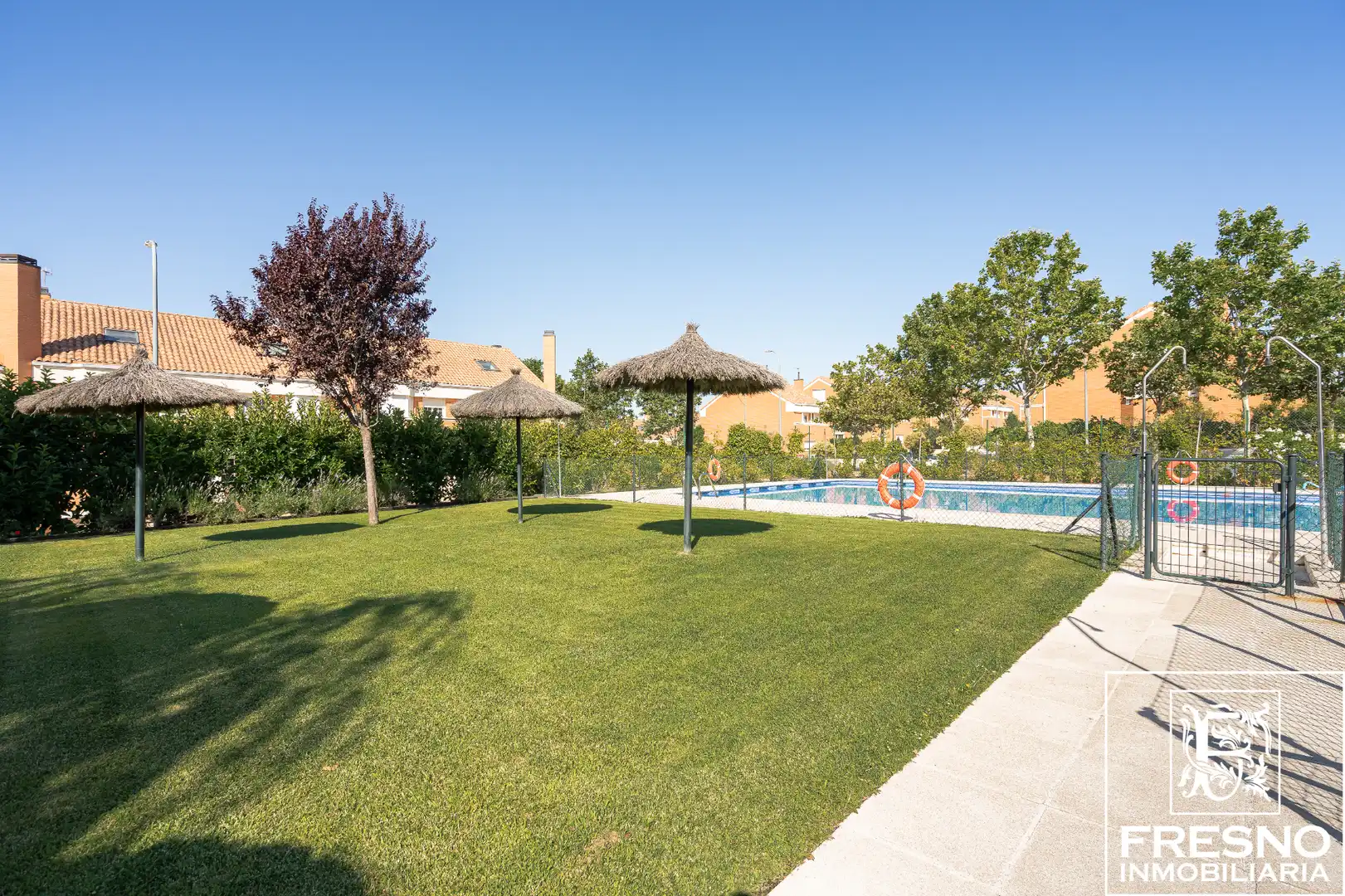 Piscina de Casa adosada en venda en Cobeña amb Aire condicionat, Calefacció i Jardí privat