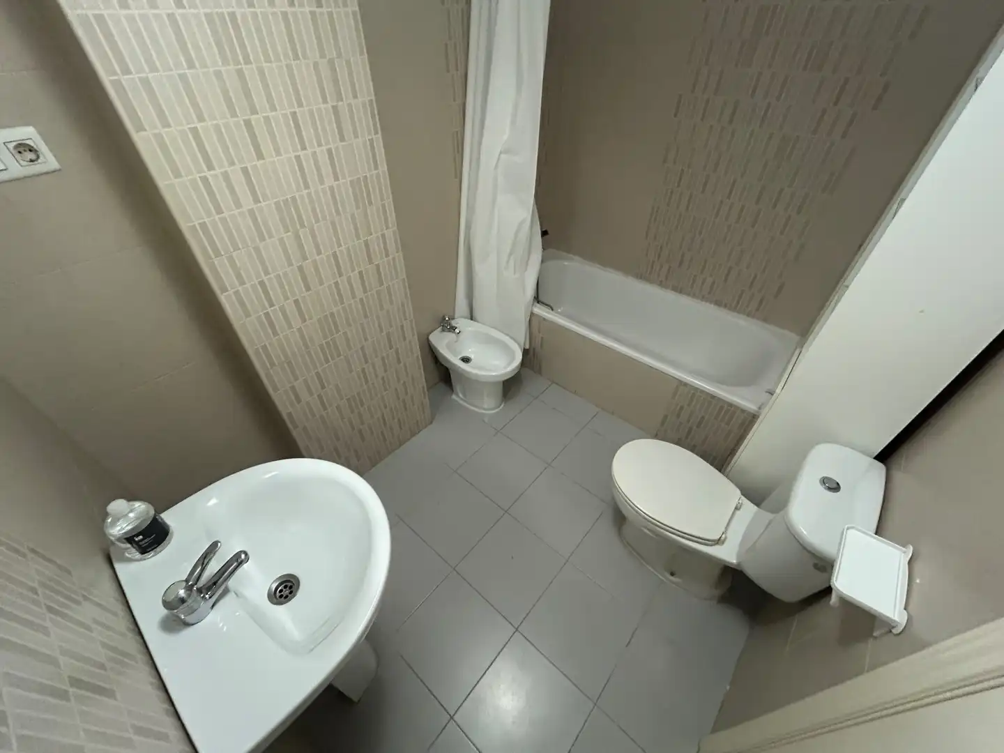 Baño de Piso en venta en Málaga con Terraza, Balcón y Piscina comunitaria