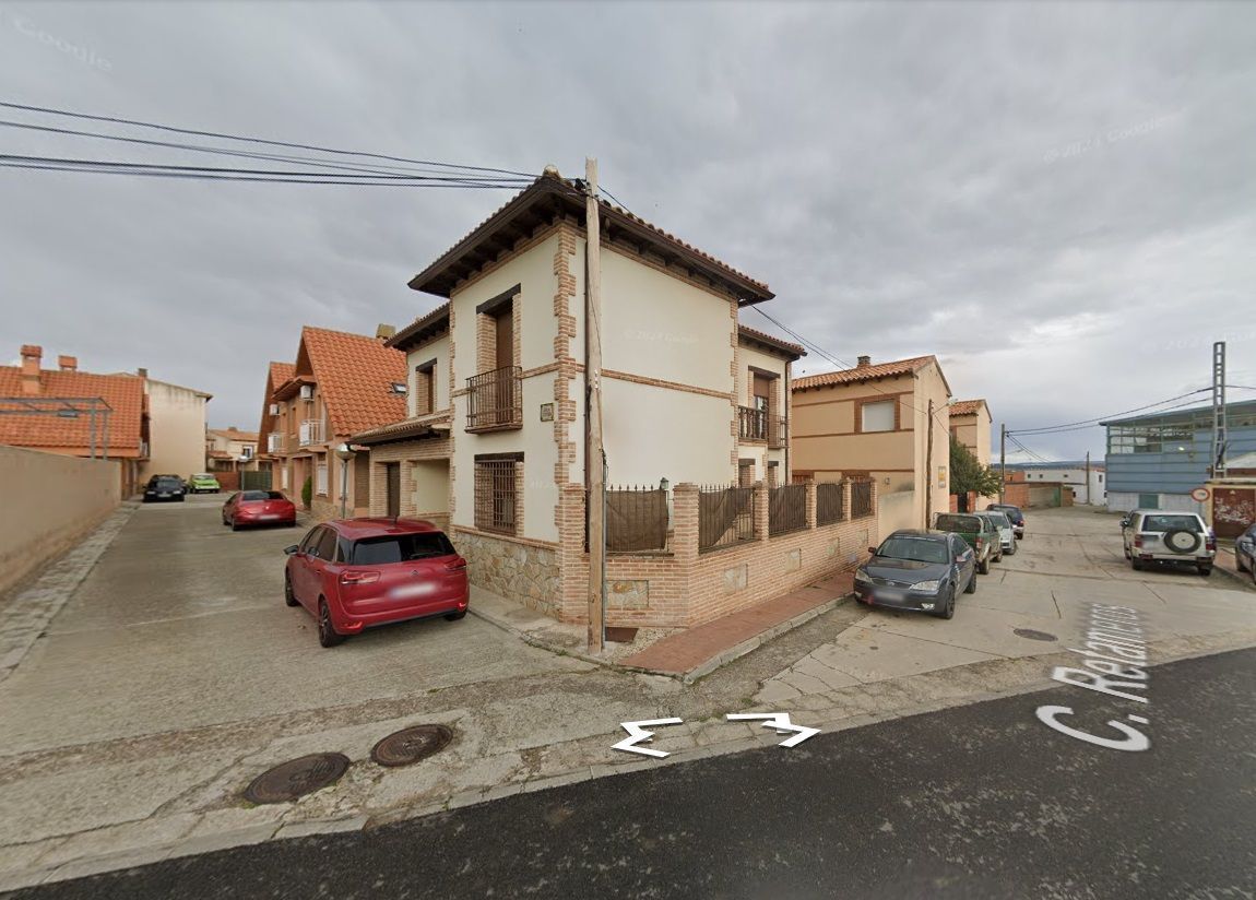 Exterior view of Building for sale in El Puente del Arzobispo