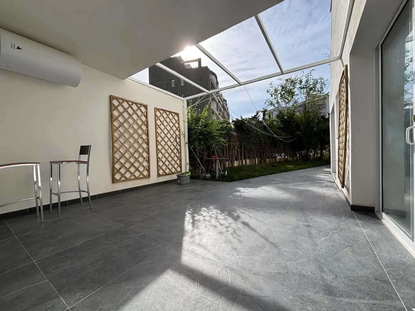Terrasse von Erdgeschoss zur Miete in Benalmádena mit Klimaanlage, Terrasse und Möbliert