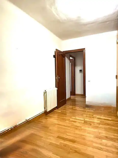 Wohnung zum Verkauf in Sant Boi de Llobregat mit Klimaanlage, Heizung und Parkett