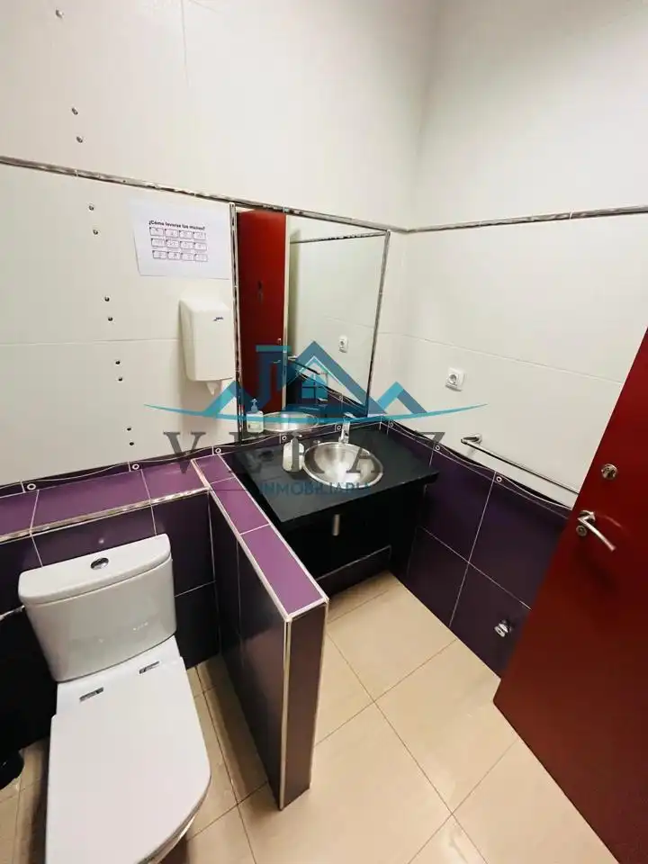 Baño de Local de alquiler en Talavera de la Reina con Aire acondicionado y Amueblado